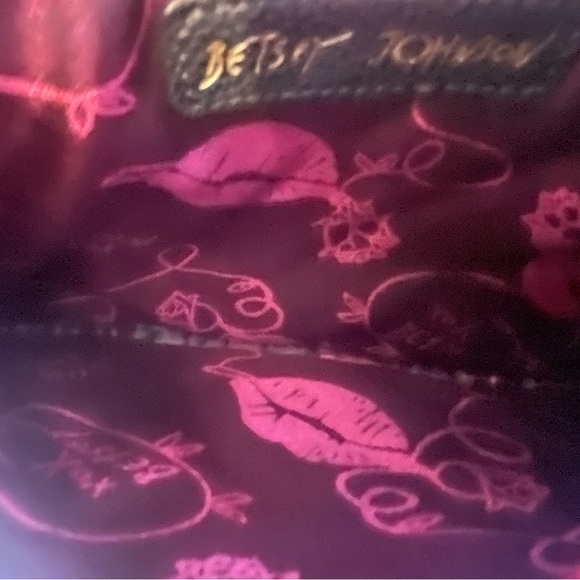 Tan and black Betsey Johnson zip up bag. Apx 8 x 6” EUC with no noted flaws! - Picture 9 of 9